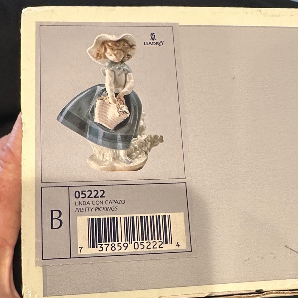Lladro Girl - Pretty Pickings #05222